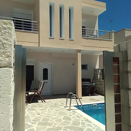 “theeporto” Maisonette With Pool *